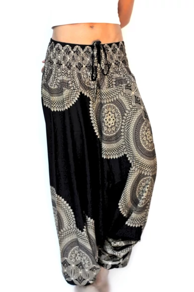bőszárú, ejtett, ülepű, aladdin, nadrág, gumis, derekú, fekete, krém, színes, mandala, mintás, viszkóz, pamut, lezser, női divat, trend, bohém, elegáns, egyedi, különleges, szellős, kényelmes