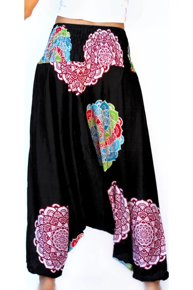 bőszárú, ejtett, ülepű, aladdin, nadrág, gumis, derekú, fekete, színes, mandala, mintás, viszkóz, pamut, lezser, női divat, trend, bohém, elegáns, egyedi, különleges, szellős, kényelmes
